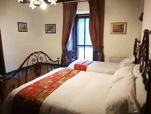 1 bedroom, individually furnished, bed sheets - Charming Villa in Maida With Pool & Garden (San Pietro a Maida)