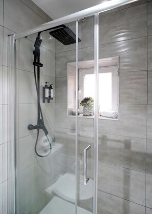 Shower, hair dryer, towels, soap - Just 10 minutes from the City Walls! An ideal home for friends and families. (Ávila)