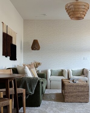 Unclassified image, 4 of 39, button - Chic and Cozy 1 bed Guesthouse w/ Private Entrance (Las Vegas)