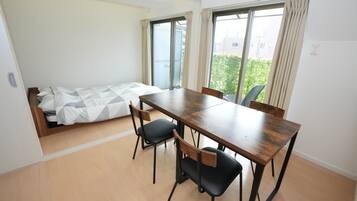 Superior Twin Room | Dining