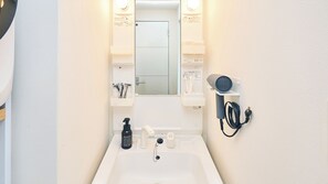 Twin Room | Bathroom | Hair dryer, towels, shampoo, toilet paper - Sakurakan (Kagoshima)