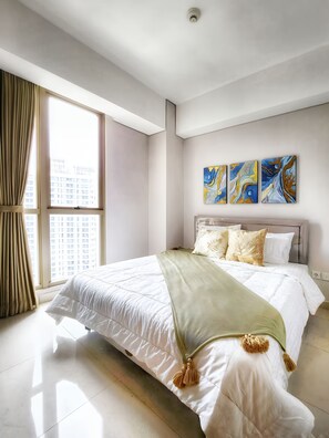 Apartment, 2 Bedrooms, City View | Meja, seterika/papan seterika, Wi-fi percuma 