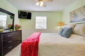 Unclassified image, 4 of 24, button - Peace & Relaxation at Texas Countryside Tiny Home (Bowie)