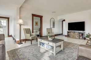 Unclassified image, 3 of 42, button - Bridal Parties Welcome! Spacious Home in Athens (Athens)