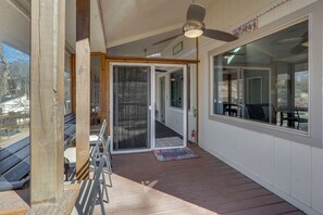 Outdoor dining - Water-View Deck! Lake Ozark Extended Stay (Lake Ozark)
