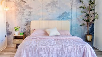 Desk, iron/ironing board, WiFi, bed sheets