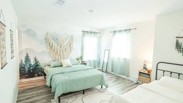 Desk, iron/ironing board, WiFi, bed sheets