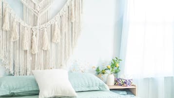 Desk, iron/ironing board, WiFi, bed sheets