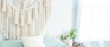 办公桌、熨斗/熨衣板、WiFi、床单