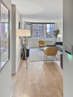 Unclassified image, 2 of 14, button - NYC Midtown Apt. Blocks Away From Times Square (New York)