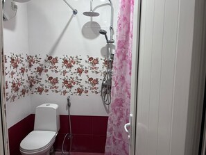 Hair dryer, towels, soap, shampoo - Nana Grand Hotel (Yerevan)