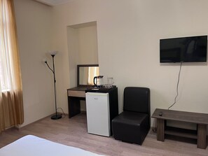 Desk, free WiFi - Nana Grand Hotel (Yerevan)