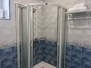 Hair dryer, towels, soap, shampoo - Nana Grand Hotel (Yerevan)