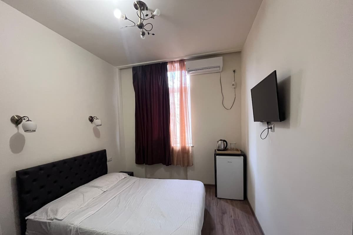 Classic Double Room, Lanai, City View | Desk, free WiFi