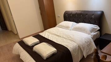 Classic Double Room, Lanai, City View