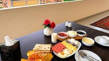 Desayuno buffet todos los días (con cargo)