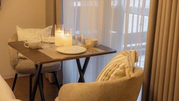 Comfort appartement, 2 tweepersoonsbedden, niet-roken, keuken | Dineren