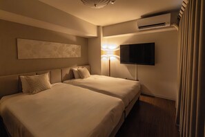 Desk, laptop workspace, blackout curtains, iron/ironing board - BR KUJO - Self Check-In Only (Osaka)