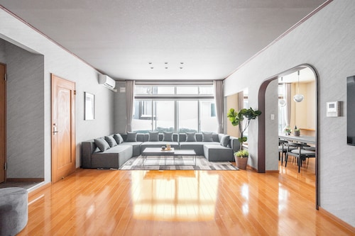 E-US SAKAEDORI HOUSE