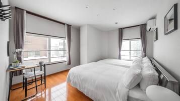 Apartment | Desk, iron/ironing board, free WiFi