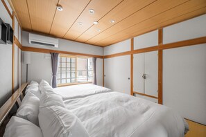 Apartment | Desk, iron/ironing board, free WiFi - E-US SAKAEDORI HOUSE (Sapporo)