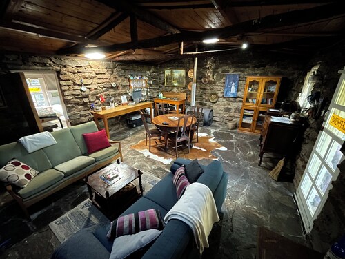 Rustic Miners Cabin Near Castlemaine