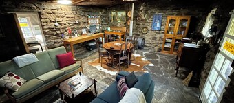 Rustic Miners Cabin Near Castlemaine