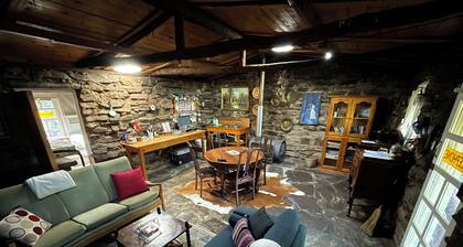 Rustic Miners Cabin Near Castlemaine