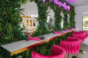 Bar (on property) - Love Island Old Town Scottsdale (Scottsdale)