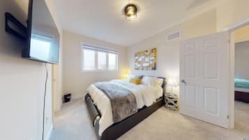 Iron/ironing board, free WiFi, bed sheets