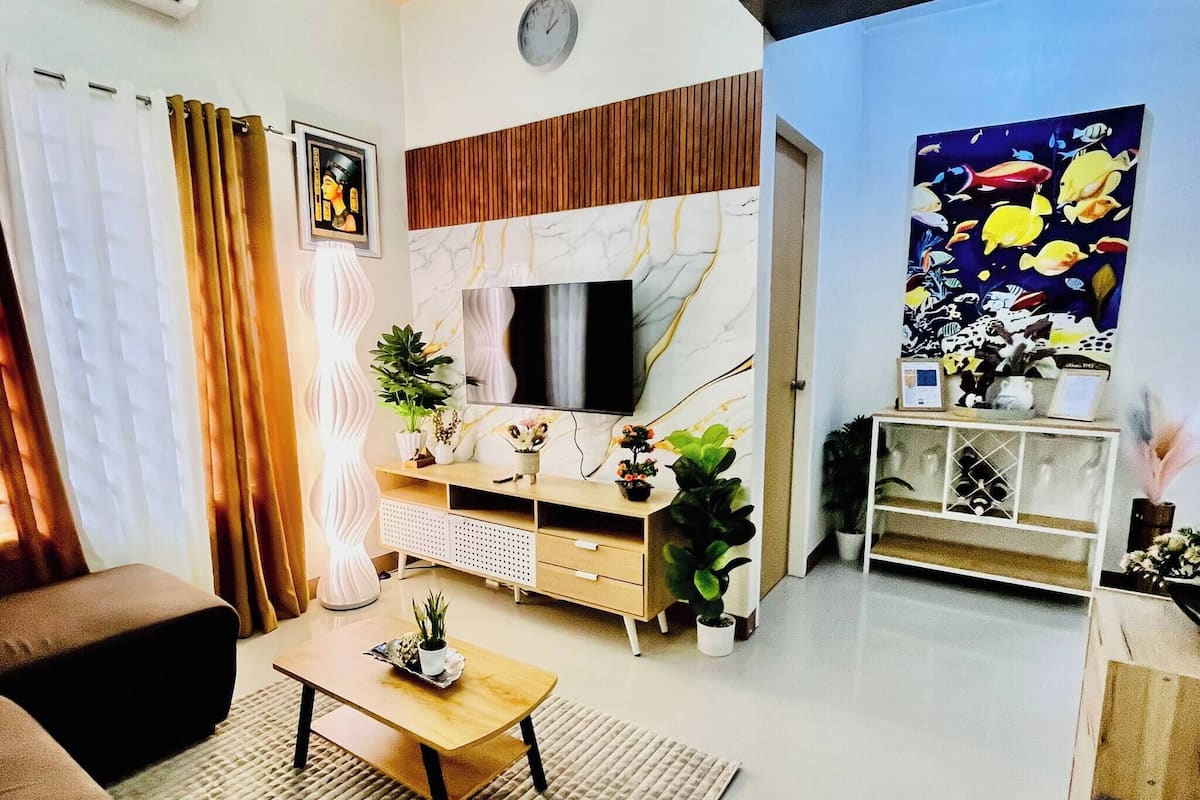 House, 2 Bedrooms, Smoking | Living room