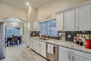 Private kitchen - 5BR Hideaway w/ Heated Pool/Hot Tub/Billiards Table (Glendale)