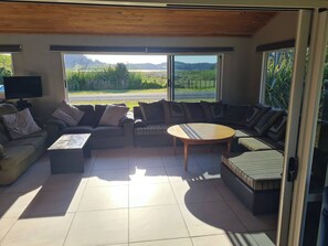 Bungalow, 2 chambres, accessible aux personnes à mobilité réduite | Salle de séjour