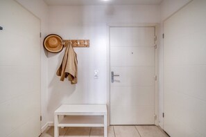 Interior - Esprit Bassin – Balcony, pool, and nearby beaches (Pyla sur Mer)