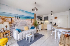 TV - Esprit Bassin – Balcony, pool, and nearby beaches (Pyla sur Mer)