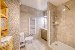 Shower, hair dryer, towels - Esprit Bassin – Balcony, pool, and nearby beaches (Pyla sur Mer)