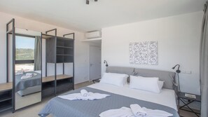 In-room safe, iron/ironing board, free WiFi, bed sheets