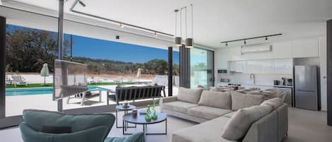 Smart TV, table football