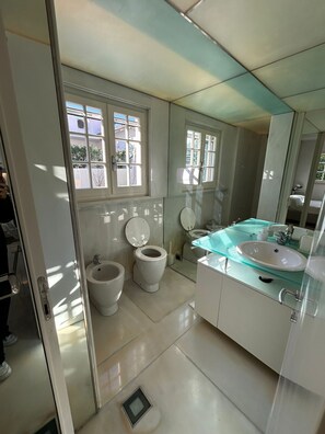 Unclassified image, 3 of 12, button - Vrbo Property (Forte dei Marmi)