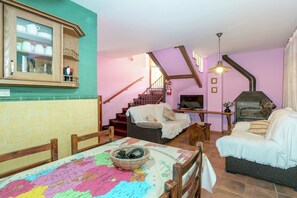 Living Room - Lakefront Retreat in Casas del Monte (Casas del Monte)
