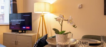 Central Three Bedroom Apartment with Parking