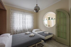 2 bedrooms, iron/ironing board, travel cot, free WiFi - Wonderful  villa for 7 guests with A/C, WIFI, TV, patio and panoramic view (Sanremo)