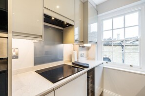 Kühlschrank, Mikrowelle, Geschirrspüler
