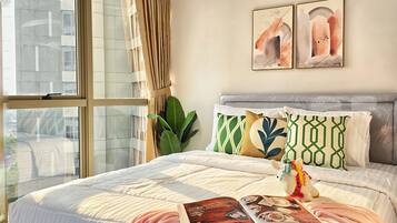 Departamento, 2 habitaciones, vista a la ciudad | Escritorio, tabla de planchar con plancha y wifi gratis