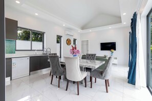 Villa | Restaurantes