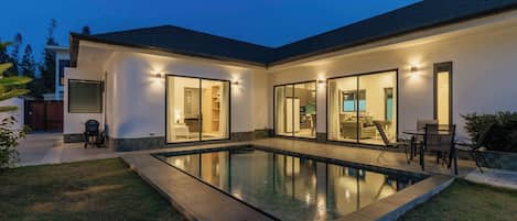 สระว่ายน้ำ