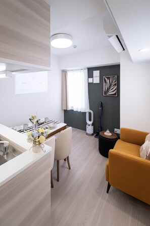 Apartamento standard, várias camas, para não fumantes, vista para a cidade | Parte interna