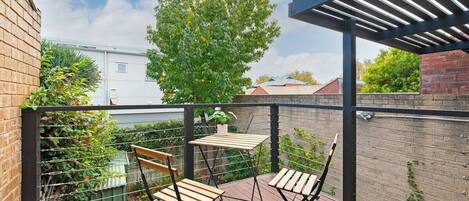 Casa Deluxe, 3 habitaciones | Restaurante al aire libre