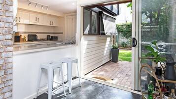 Deluxe House, 3 Bedrooms | Private kitchen