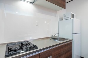 Classic Apartment, 2 Bedrooms, Non Smoking, Private Bathroom | Private kitchen - GT House (Osaka)
